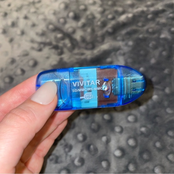 Canon PowerShot ELPH 360 HS Camera + Accessories - Picture 11 of 16